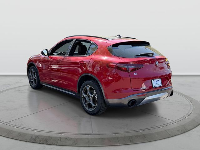 Used 2023 Alfa Romeo Stelvio Ti AWD/4WD image 4