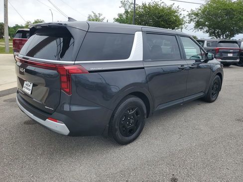 New 2026 Kia Carnival FWD image 4