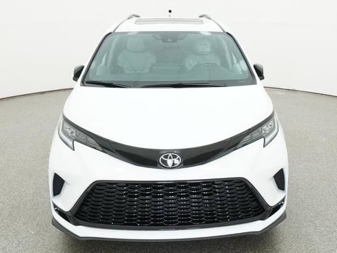 New 2026 Toyota Sienna XSE FWD image 21