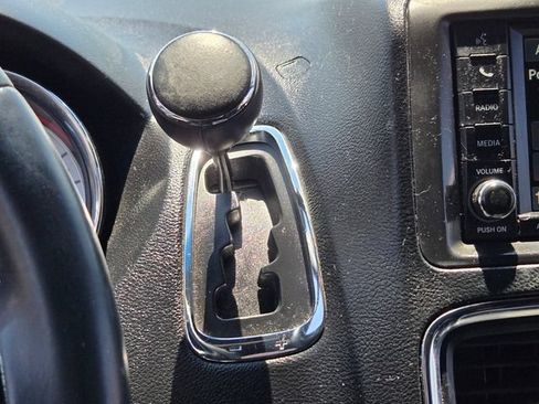 Used 2017 Dodge Grand Caravan SXT FWD image 28