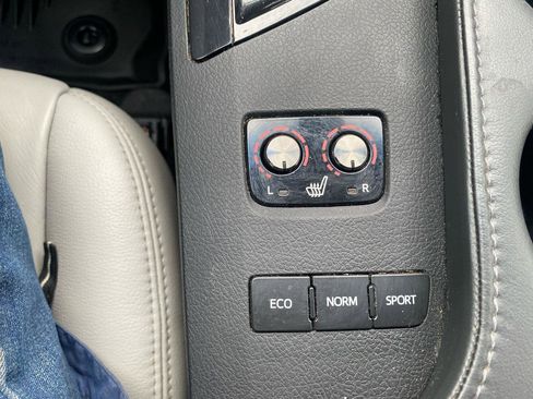 Used 2018 Toyota Avalon XLE w/ All Weather Liner Package image 18