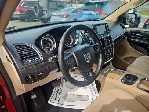 Used 2014 Dodge Grand Caravan SXT image 13