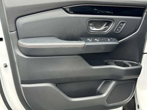Certified 2025 Honda Pilot TrailSport image 19