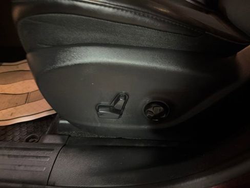 Used 2019 Jeep Cherokee Latitude Plus w/ Cold Weather Group image 11