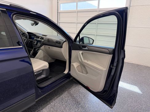 Certified 2023 Volkswagen Tiguan SE FWD image 30