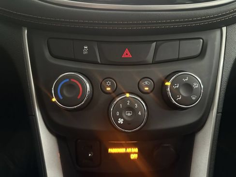 Used 2019 Chevrolet Trax LT w/ LT Convenience Package AWD/4WD image 36