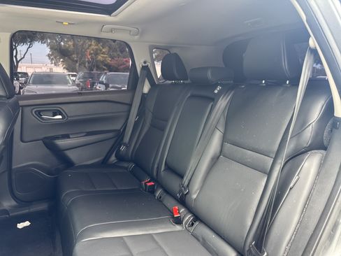 Used 2023 Nissan Rogue SV w/ SV Premium Package FWD image 8