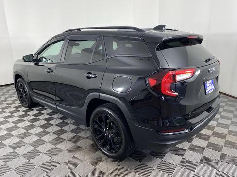 Used 2022 GMC Terrain SLE w/ Driver Convenience Package AWD/4WD image 11