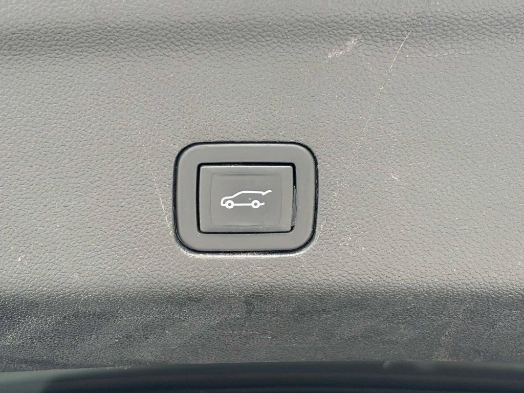 Used 2023 Chevrolet Tahoe LT AWD/4WD image 12