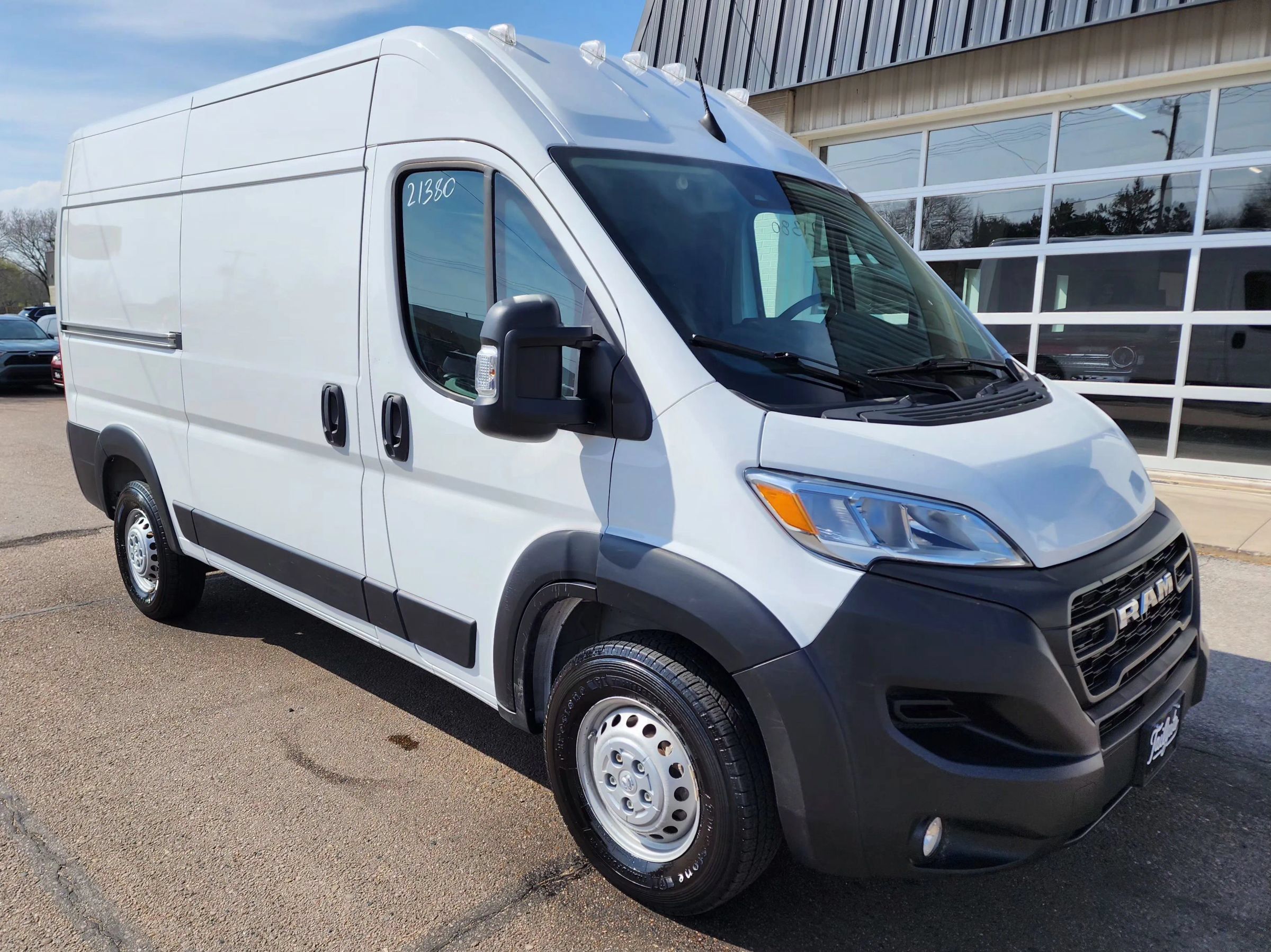 Used 2025 RAM ProMaster 2500 w/ Convenience Group FWD image 3