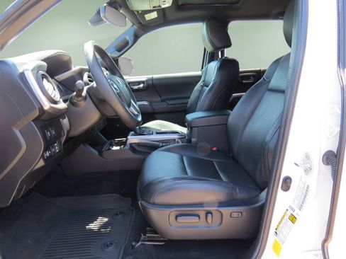 Used 2023 Toyota Tacoma Limited AWD/4WD image 18