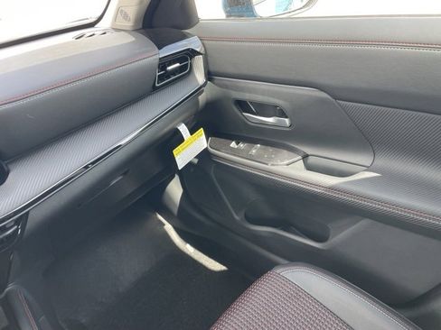 New 2025 Nissan Kicks SR image 17