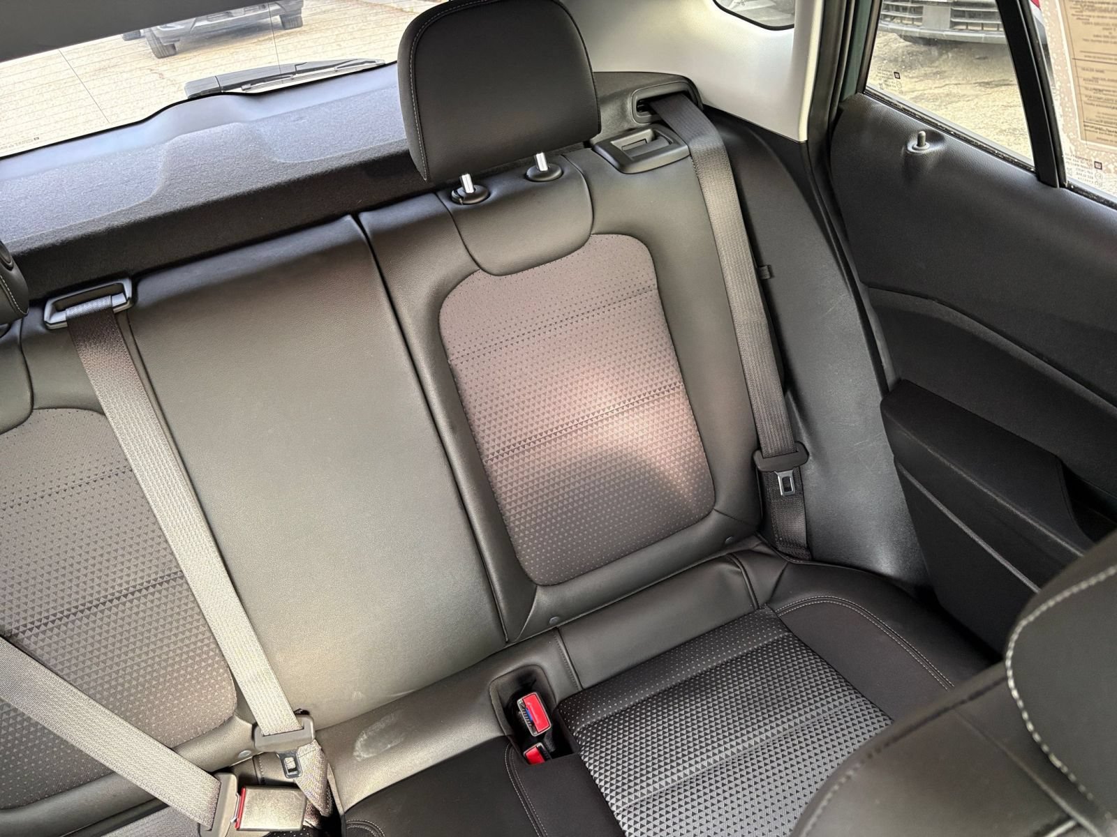 Used 2025 Chevrolet Trax LT w/ LT Convenience Package FWD image 37