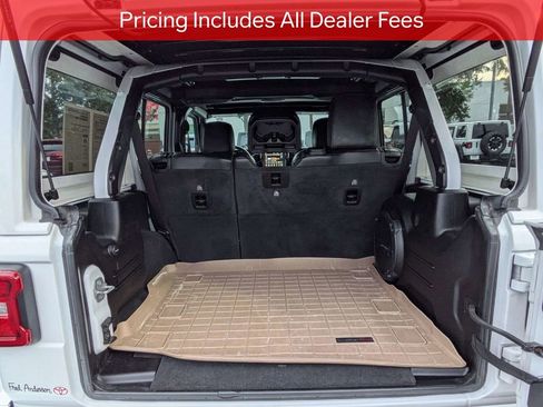 Used 2022 Jeep Wrangler Unlimited Sahara AWD/4WD image 13