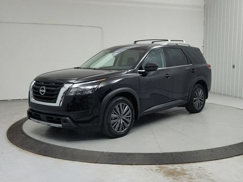 Used 2025 Nissan Pathfinder SL w/ SL Premium Package AWD/4WD image 4