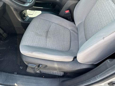 Used 2025 Toyota Sienna LE FWD image 7