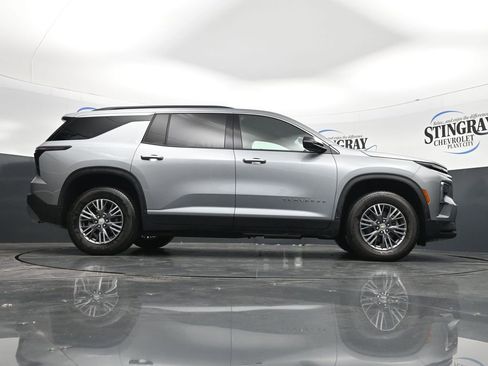 Used 2026 Chevrolet Traverse LT FWD image 33