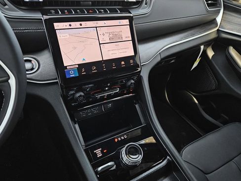 New 2025 Jeep Grand Cherokee L Limited w/ Black Appearance Package image 18