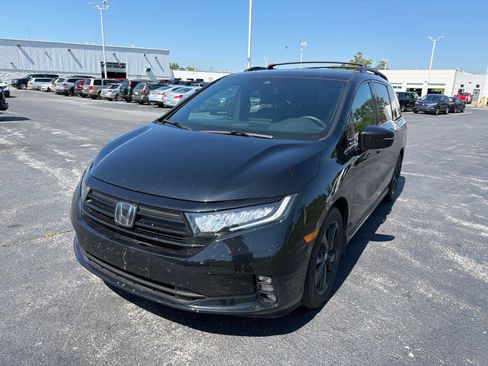 Used 2023 Honda Odyssey Sport image 2