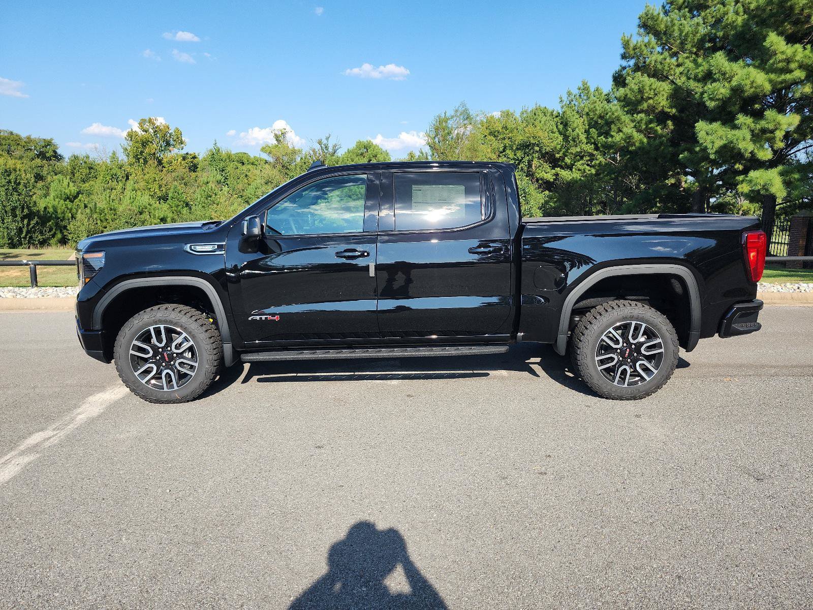 New 2026 GMC Sierra 1500 AT4 w/ AT4 Premium Package AWD/4WD image 2
