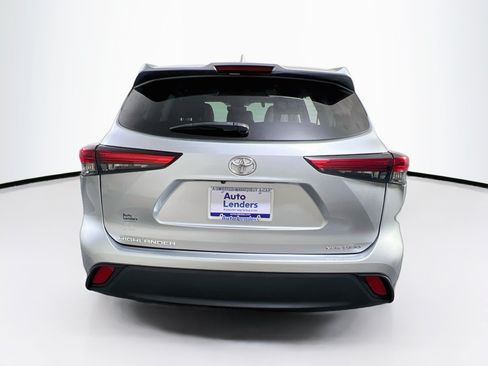 Used 2022 Toyota Highlander XLE AWD/4WD image 6