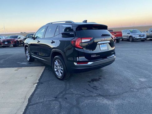 Used 2023 GMC Terrain SLT image 11