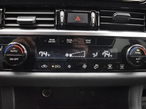 Used 2025 Nissan Pathfinder SV image 33