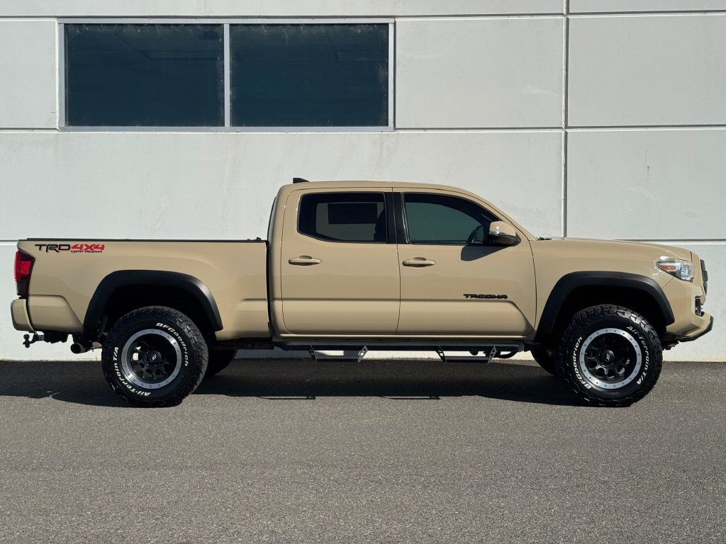 Certified 2018 Toyota Tacoma TRD Off-Road w/ Technology Package AWD/4WD image 8