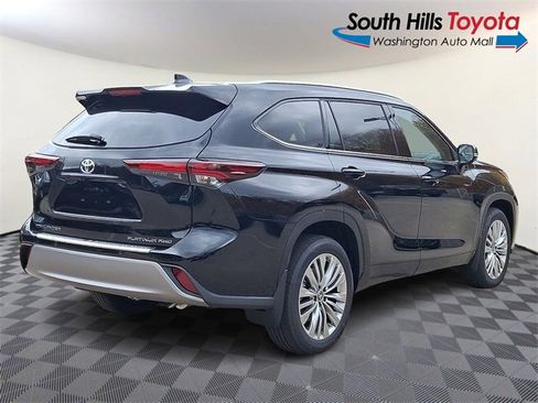 New 2025 Toyota Highlander Platinum image 6