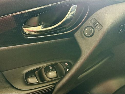 Used 2019 Nissan Rogue SL image 19