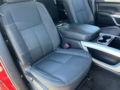 Used 2018 Nissan Titan SV w/ SV Convenience Package AWD/4WD image 10