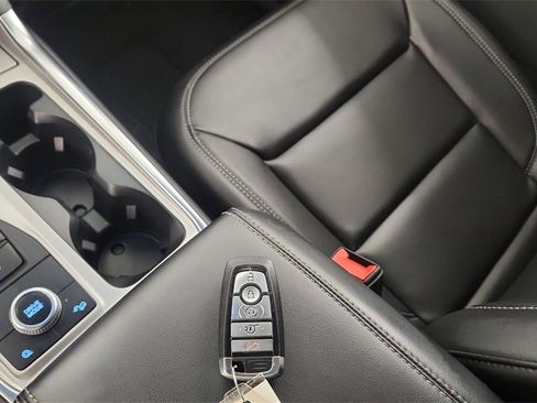 Used 2023 Ford Explorer XLT w/ Equipment Group 202A image 21