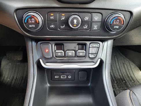 Used 2021 GMC Terrain SLT w/ Elevation Edition AWD/4WD image 15