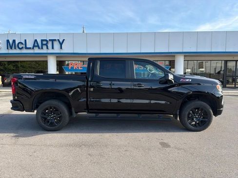 Used 2025 Chevrolet Silverado 1500 LT Trail Boss w/ Convenience Package II AWD/4WD image 3