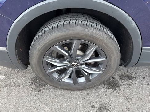 Used 2023 Volkswagen Tiguan SE w/ Panoramic Sunroof Package image 34