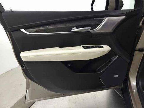 Certified 2023 Cadillac XT5 Sportv w/ Technology Package AWD/4WD image 17
