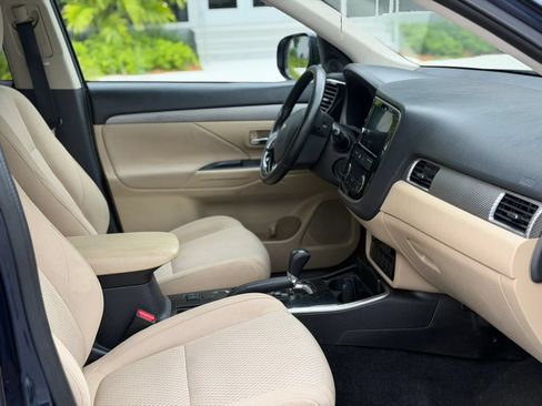 Used 2018 Mitsubishi Outlander SE FWD image 12