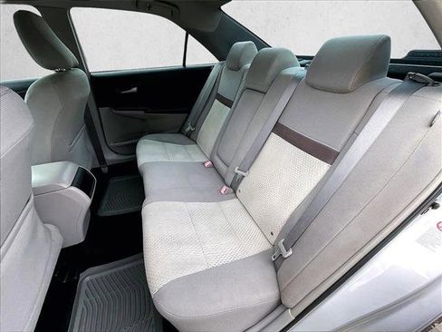 Used 2014 Toyota Camry L image 28
