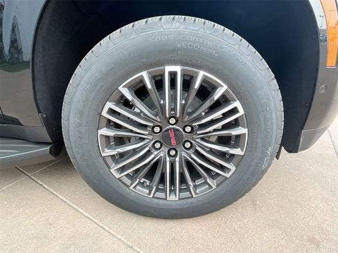 New 2025 GMC Yukon Elevation image 9