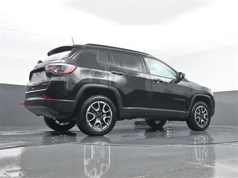 Used 2024 Jeep Compass Trailhawk image 21