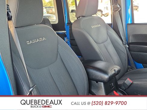 Used 2016 Jeep Wrangler Unlimited Sahara w/ Connectivity Group AWD/4WD image 27