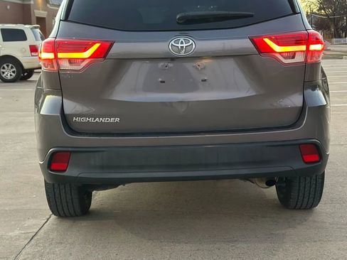 Used 2018 Toyota Highlander FWD V6 image 3