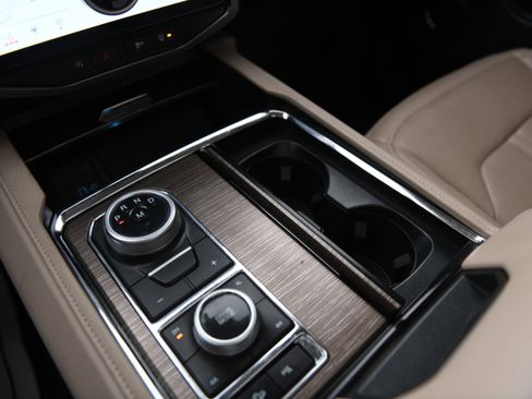 Used 2024 Ford Expedition Max Limited image 24