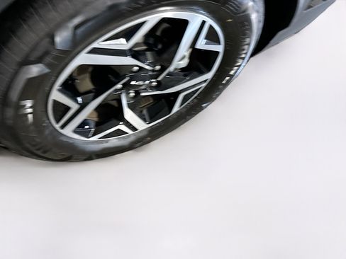 Used 2025 Kia Sportage LX image 11