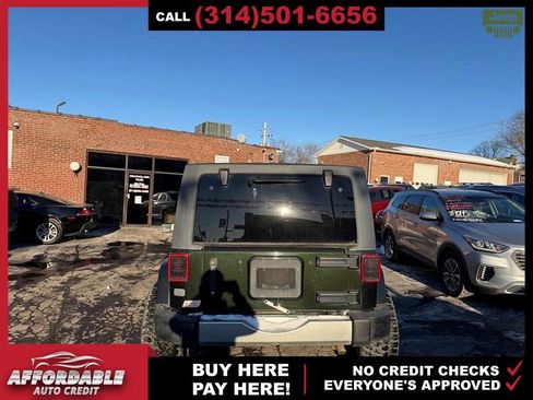 Used 2011 Jeep Wrangler Unlimited Sahara w/ Connectivity Group image 4