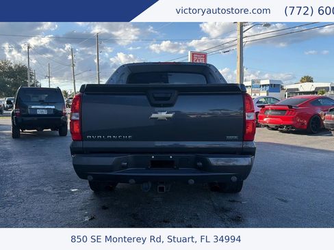 Used 2010 Chevrolet Avalanche LT w/ Suspension Package, Off-Road image 7