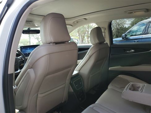 Used 2023 Lincoln Nautilus Reserve image 10