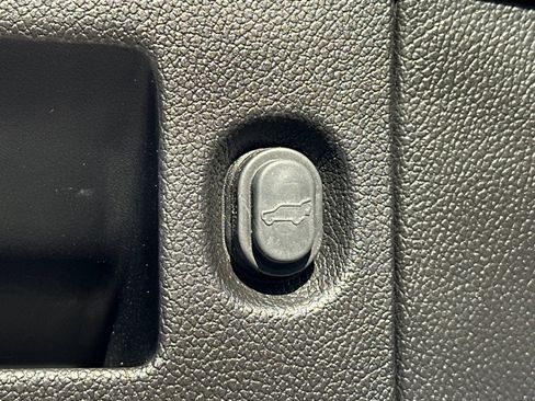 Used 2019 Chevrolet Tahoe LT image 19