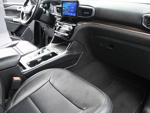 Used 2024 Ford Explorer Limited RWD image 19
