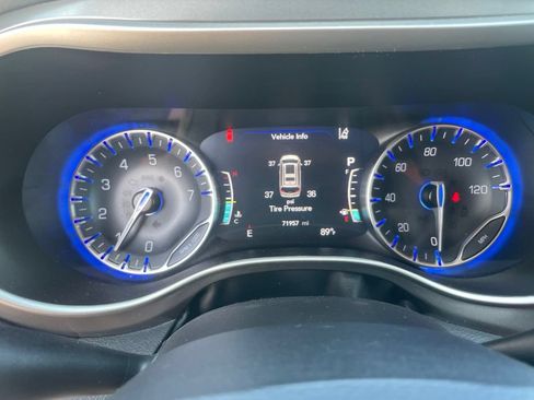 Used 2023 Chrysler Pacifica Touring-L FWD image 26